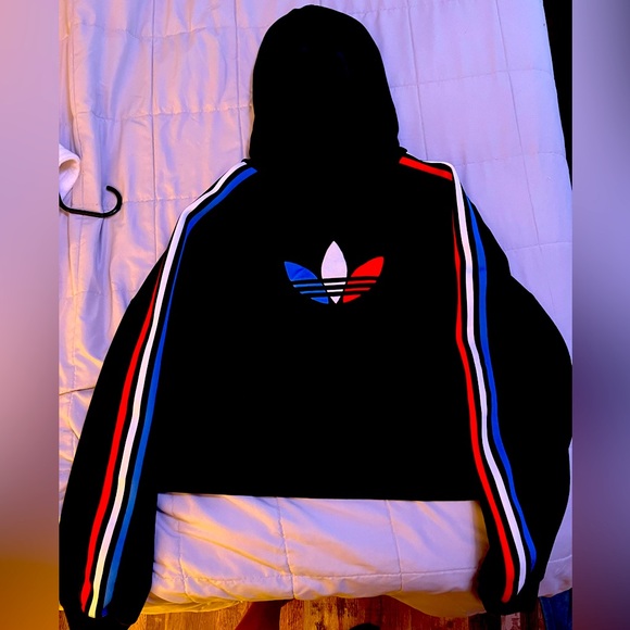 Cropped adidas hoodie size Large excellent used condition super comfy! - Picture 1 of 4
